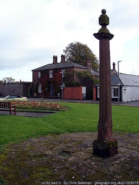 Lochmaben Mercat Cross and Manse cc-by-sa/2.0 - © Chris Newman - geograph.org.uk/p/1009576